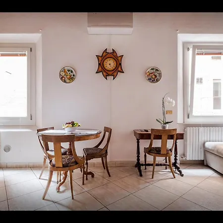 Santo Stefano Apartment *